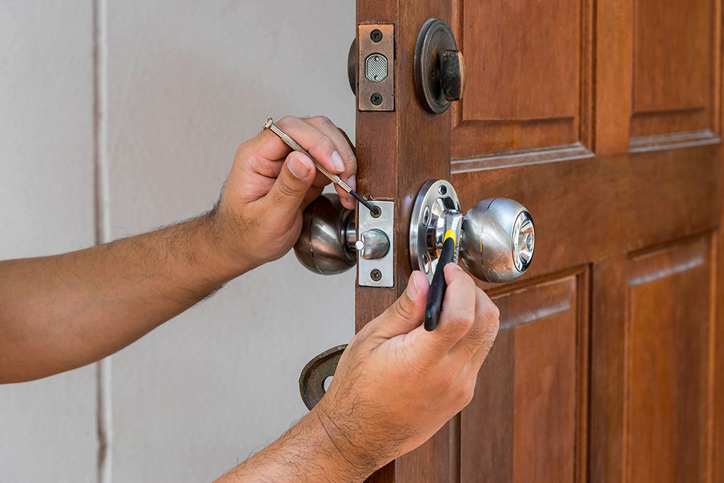 Emergency locksmith
